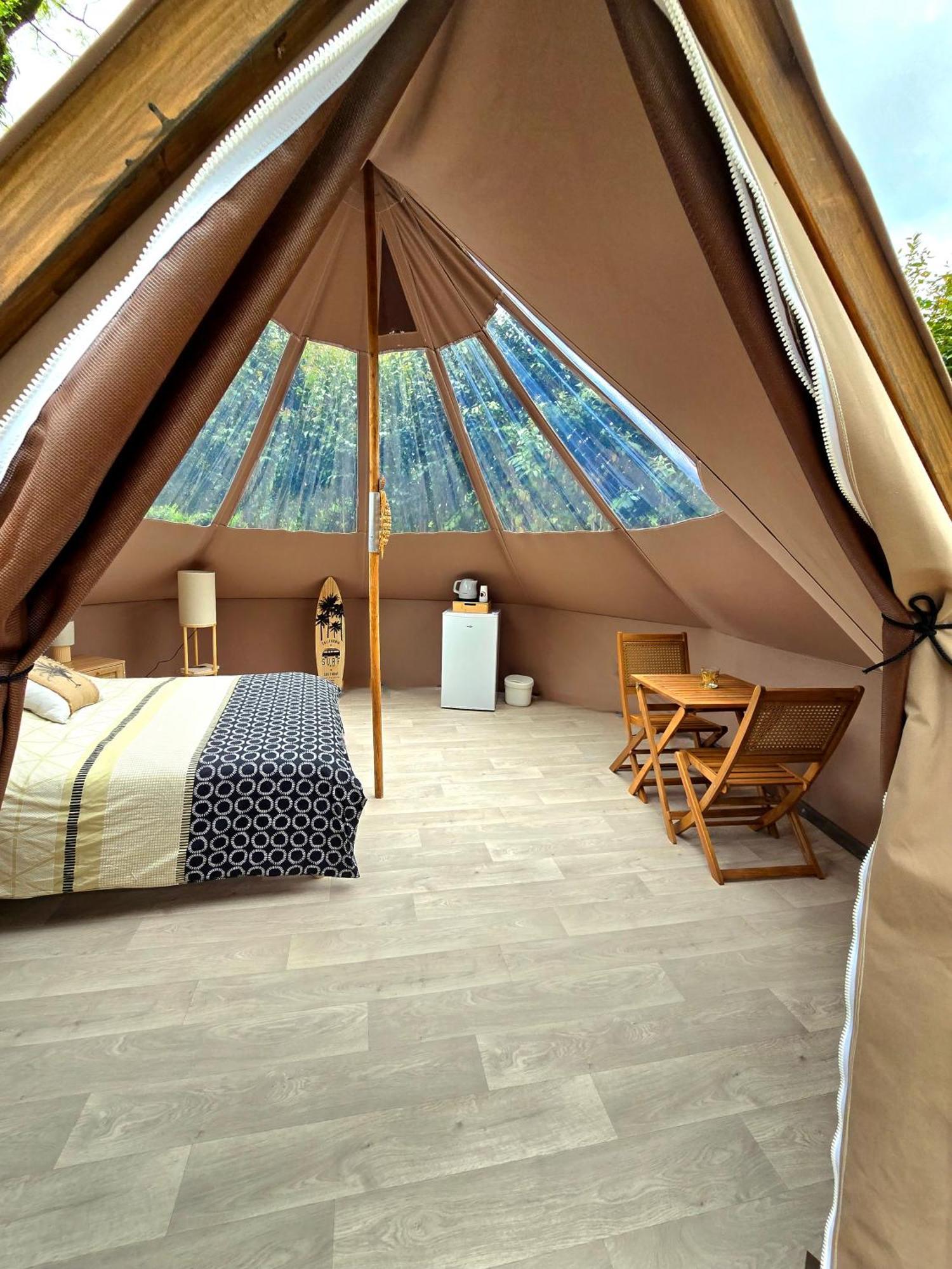 Les Nuits De Cassiopee Bed & Breakfast Sorde-lʼAbbaye Eksteriør bilde